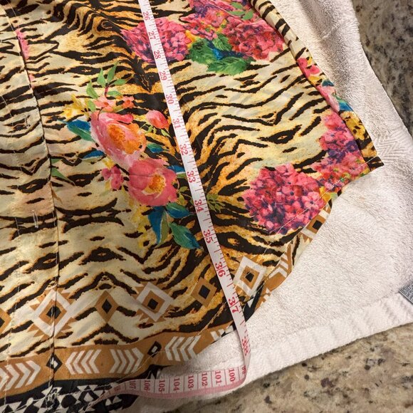 Glam Kimono, Tiger print w/ floral accents. One Size. EUC. - Picture 10 of 12